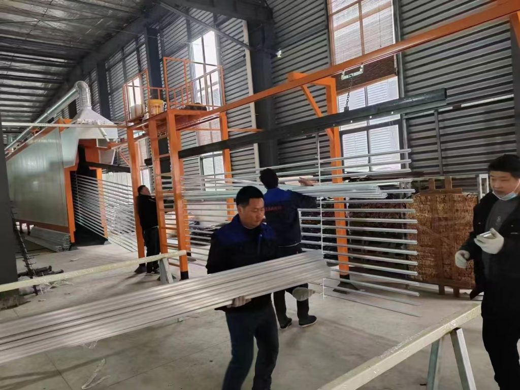 江蘇鋁材噴涂設備安裝調試進行時，精準工藝打造行業(yè)標桿品質！